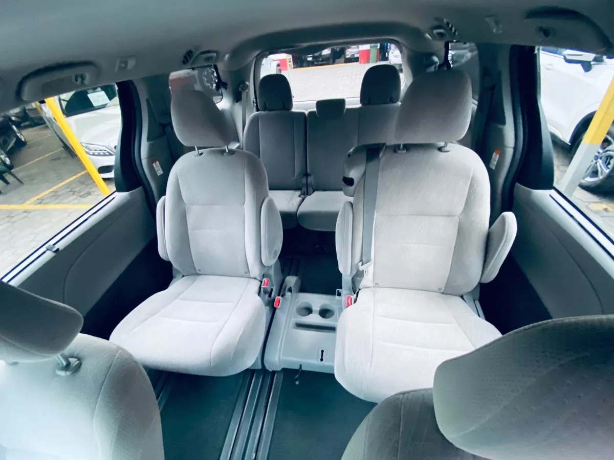 Toyota Sienna 3.5 Xle 2017 At
